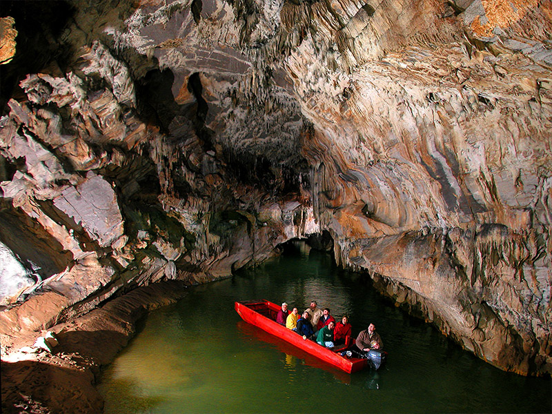 Penn's Cave & Wildlife Park